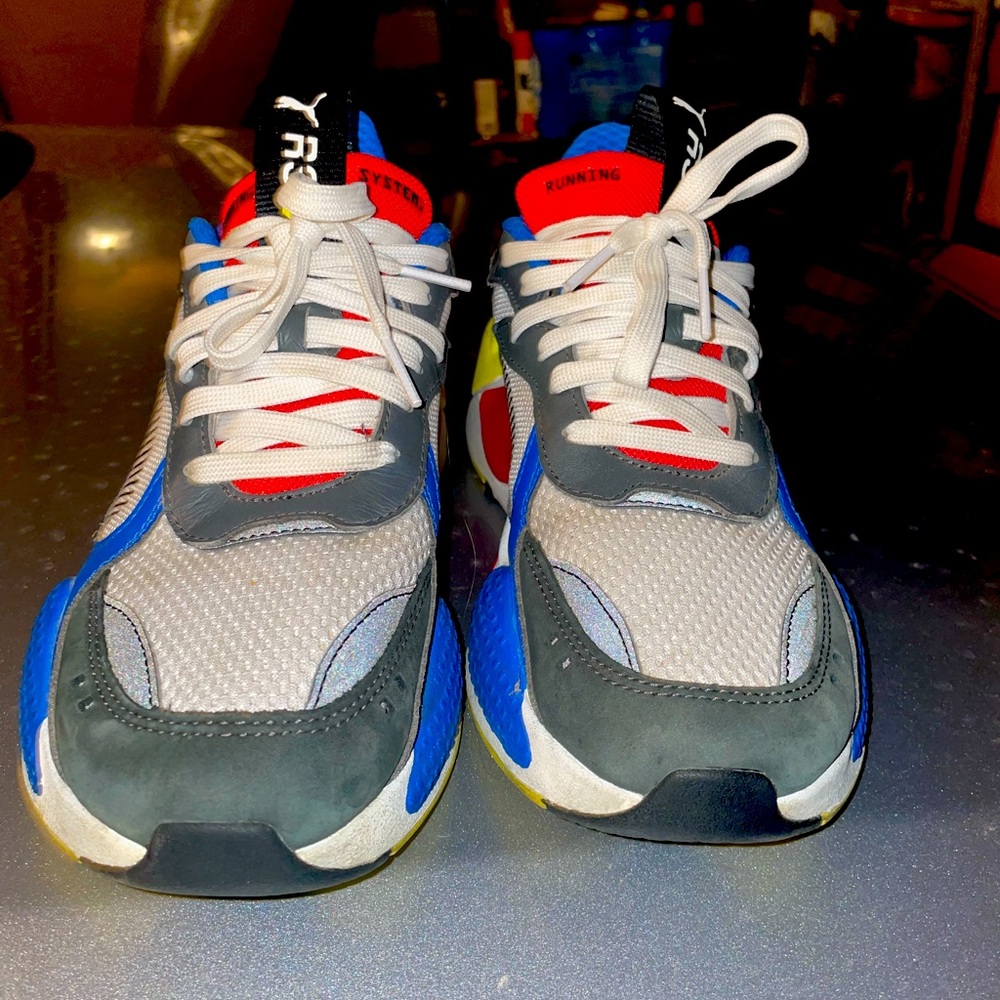 Men’s size 7: Women’s 8.5